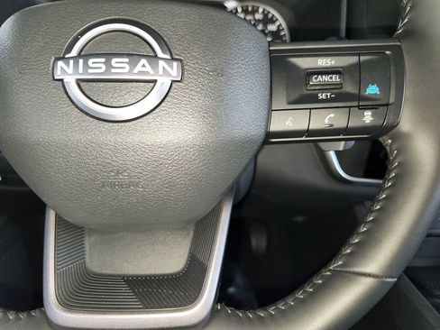 Used 2025 Nissan Rogue SV AWD/4WD image 25