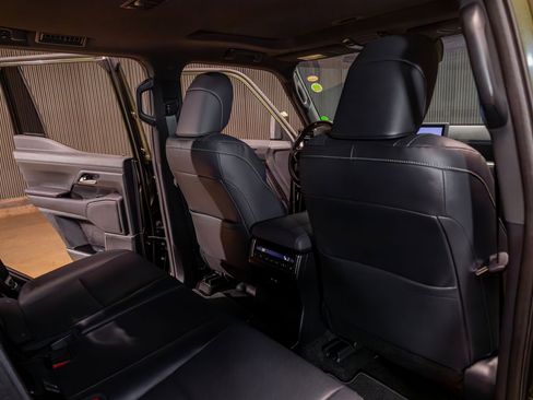 Used 2024 Lexus GX 550 w/ Cold Area Package AWD/4WD image 26