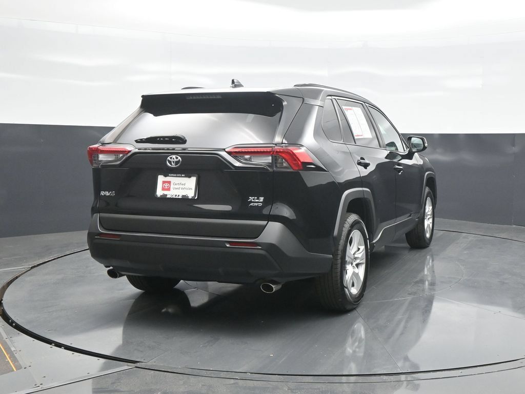 Used 2021 Toyota RAV4 XLE AWD/4WD image 6