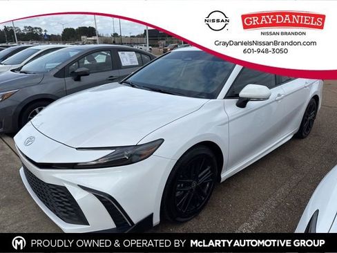 Used 2026 Toyota Camry SE w/ Convenience Package image 1