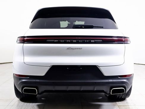 Used 2025 Porsche Cayenne image 30