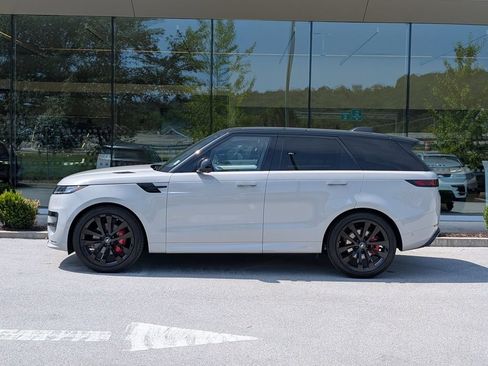 Used 2024 Land Rover Range Rover Sport Dynamic SE AWD/4WD image 2