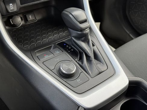 Used 2021 Toyota RAV4 LE image 31