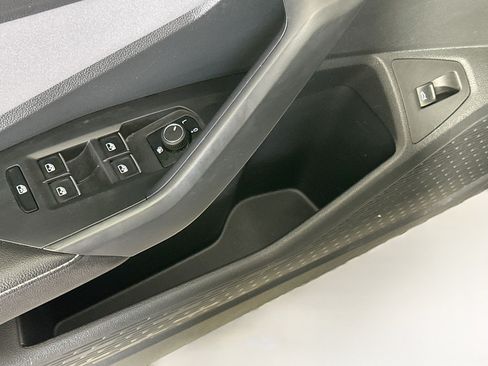Used 2025 Volkswagen Jetta SE FWD image 15