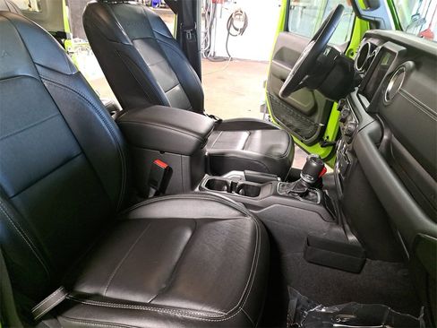 Used 2021 Jeep Wrangler Unlimited Sahara w/ Uconnect 4C Nav & Sound Group image 10