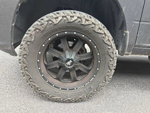 Used 2017 RAM 1500 Express RWD image 8