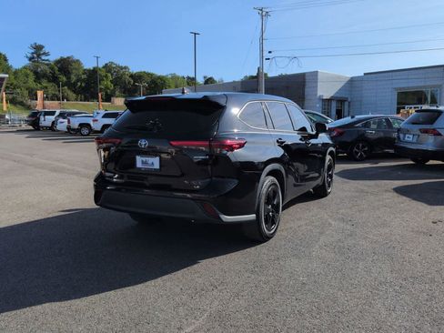 Used 2021 Toyota Highlander LE FWD image 8