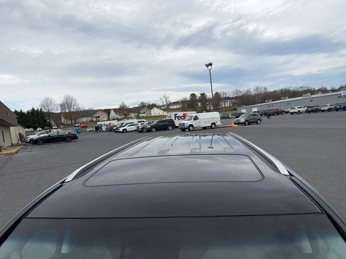 Used 2016 Lexus LX 570 4WD w/ Luxury Package image 9