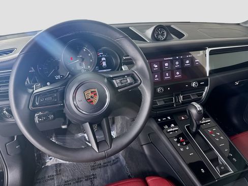 Certified 2026 Porsche Macan AWD/4WD image 25