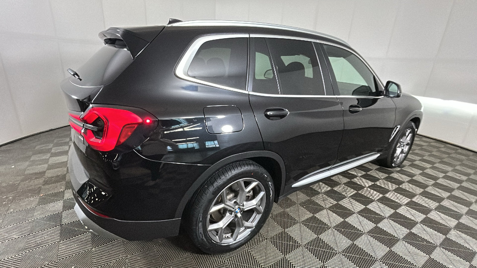 Used 2023 BMW X3 xDrive30i AWD/4WD image 3