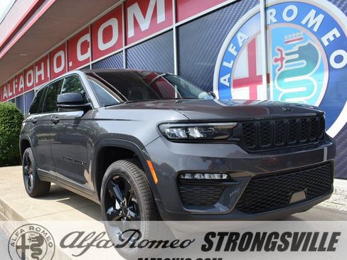 Used 2025 Jeep Grand Cherokee Limited w/ Black Appearance Package image 1