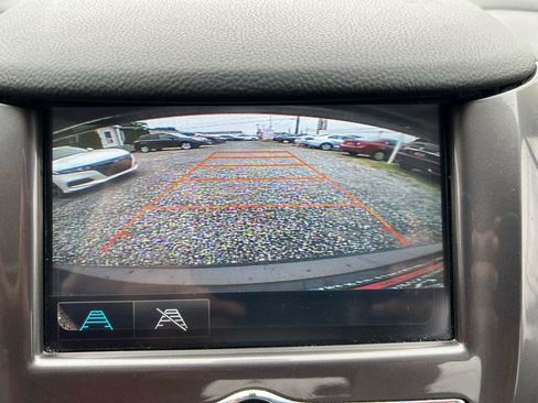 Used 2017 Chevrolet Cruze LT FWD image 24