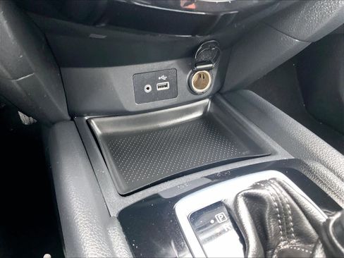 Used 2018 Nissan Rogue SV w/ Premium Package image 26