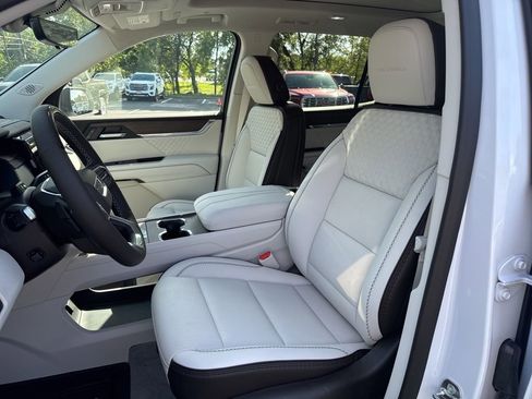 New 2026 GMC Acadia Denali w/ Super Cruise Package image 10