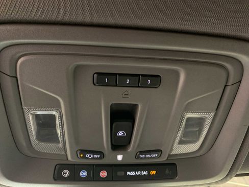 Used 2022 Chevrolet Silverado 1500 LTZ w/ Technology Package AWD/4WD image 6