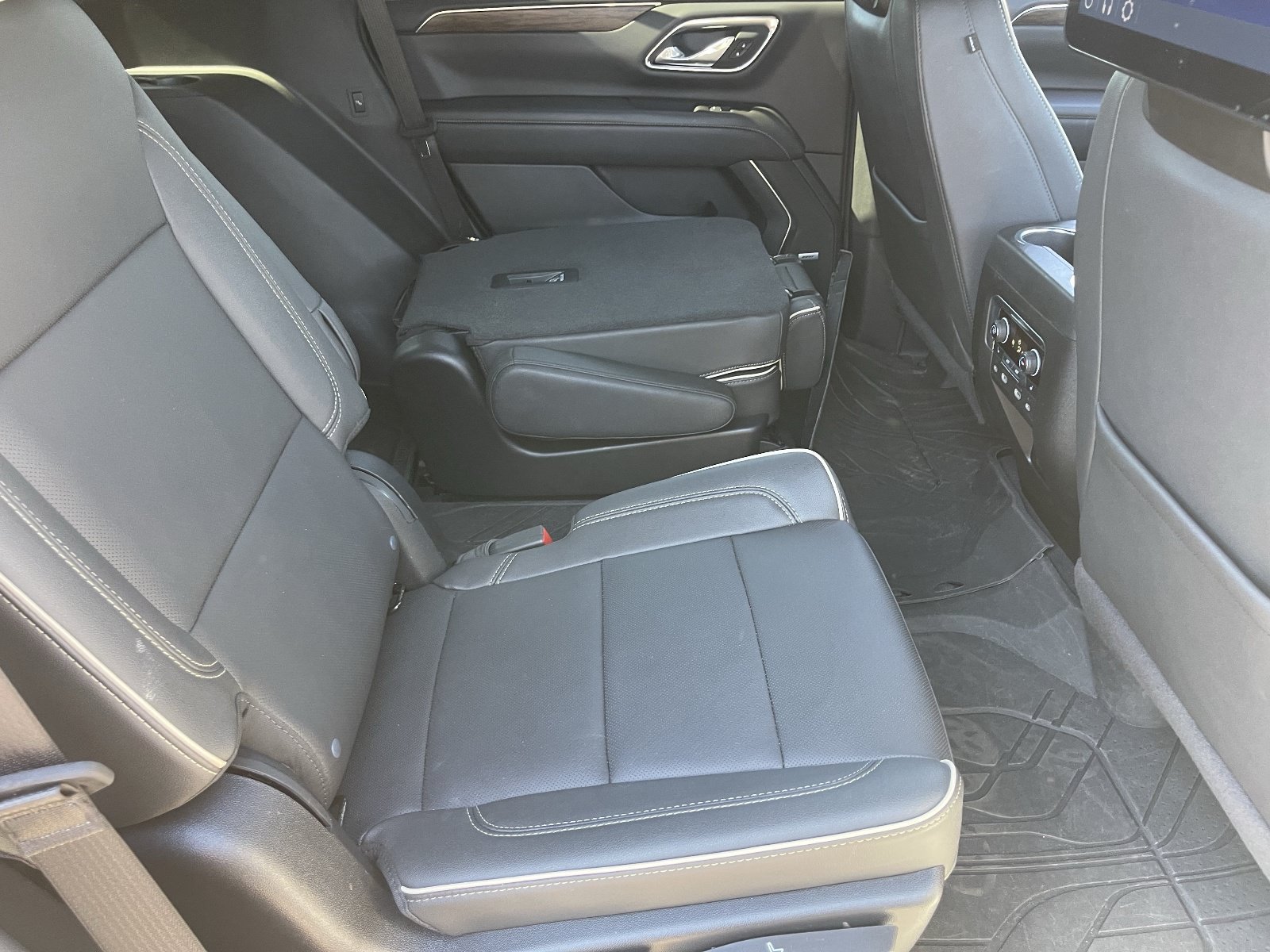 Used 2024 Chevrolet Tahoe Premier w/ Premium Package AWD/4WD image 15