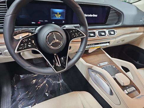 Certified 2026 Mercedes-Benz GLS 450 4MATIC image 19