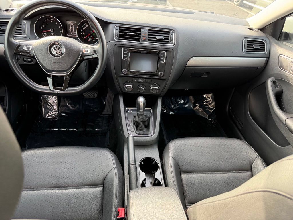 Used 2017 Volkswagen Jetta SE FWD image 17
