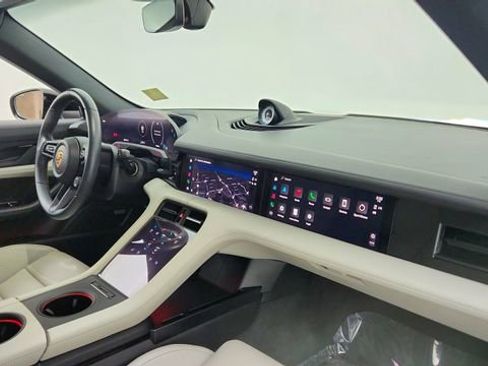 Used 2022 Porsche Taycan image 20