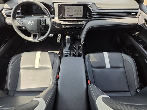 Used 2025 Toyota Camry SE FWD image 13