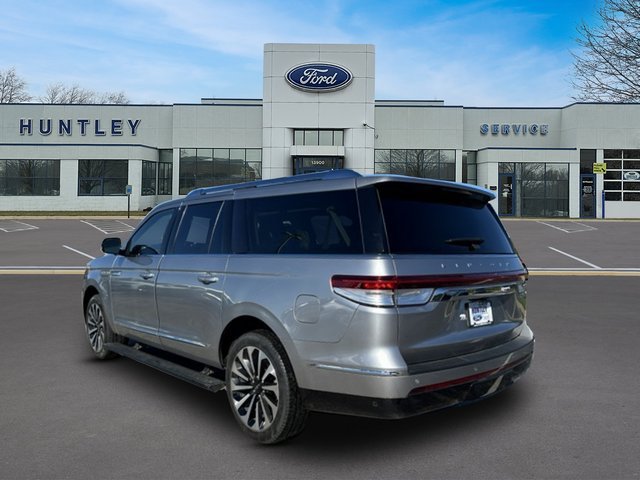 Used 2023 Lincoln Navigator L Reserve AWD/4WD image 5