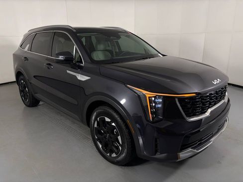 New 2026 Kia Sorento S image 2
