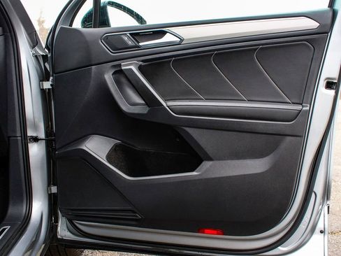 Used 2022 Volkswagen Tiguan SE R-Line image 11