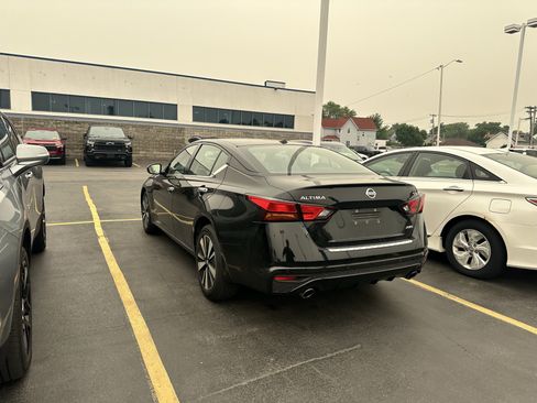 Used 2020 Nissan Altima 2.5 SV AWD/4WD image 6