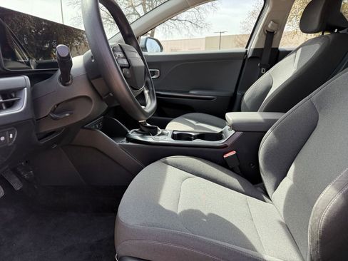 Used 2025 Kia K4 LXS image 29