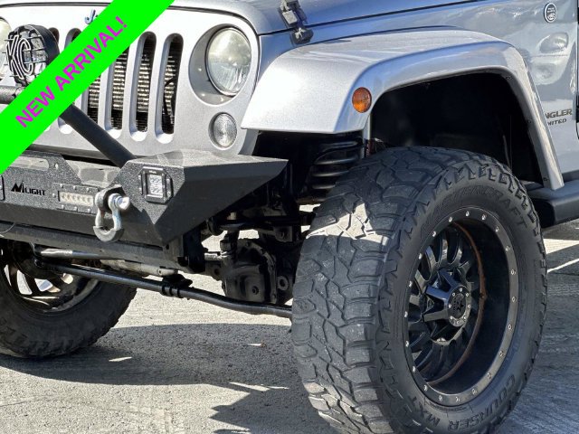 Used 2013 Jeep Wrangler Unlimited Sahara w/ Dual Top Group AWD/4WD image 5