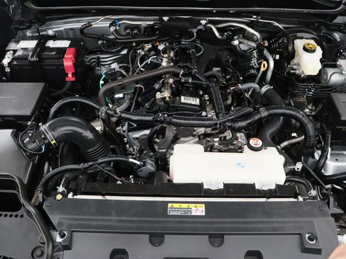 Certified 2025 Toyota Tacoma TRD Off-Road AWD/4WD image 38