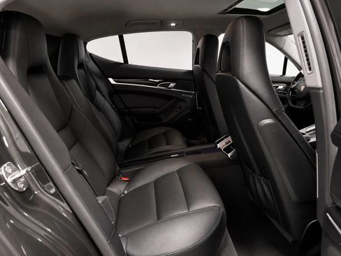 Used 2015 Porsche Panamera image 26