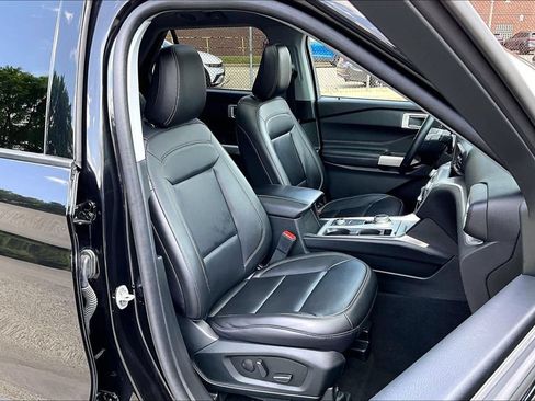 Used 2023 Ford Explorer XLT w/ Equipment Group 202A AWD/4WD image 7