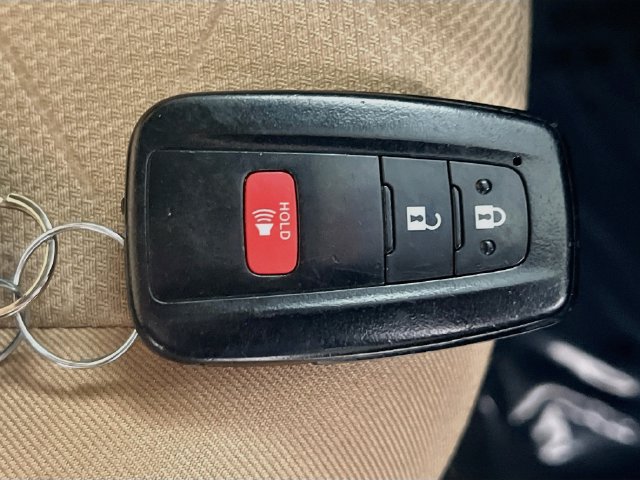 Used 2022 Toyota RAV4 XLE AWD/4WD image 33
