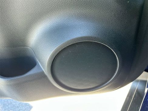 Used 2018 Nissan Rogue SV w/ Premium Package image 25