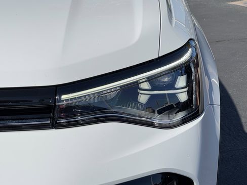 Used 2025 Volkswagen Taos SE image 6