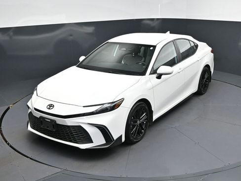 Used 2025 Toyota Camry SE w/ Convenience Package image 31