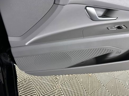 Used 2023 Hyundai Elantra SEL image 29