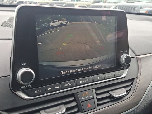 Used 2025 Nissan Altima 2.5 SV FWD image 27