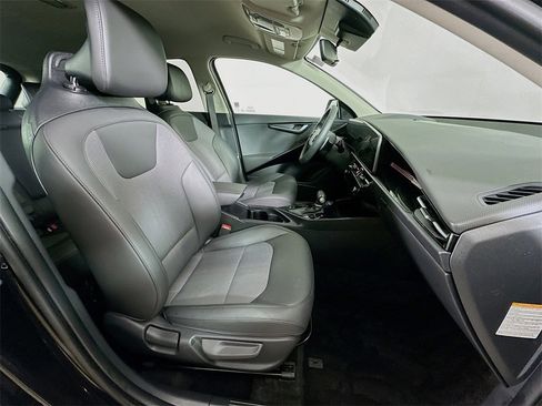 Certified 2025 Kia Niro EX image 6