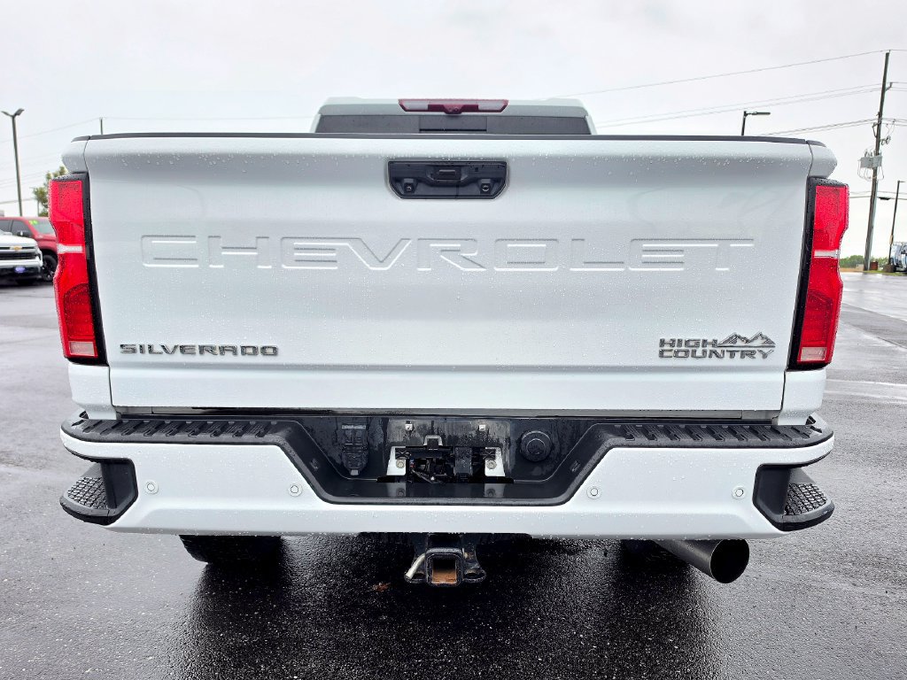 Used 2024 Chevrolet Silverado 2500 High Country w/ High Country Premium Package AWD/4WD image 4