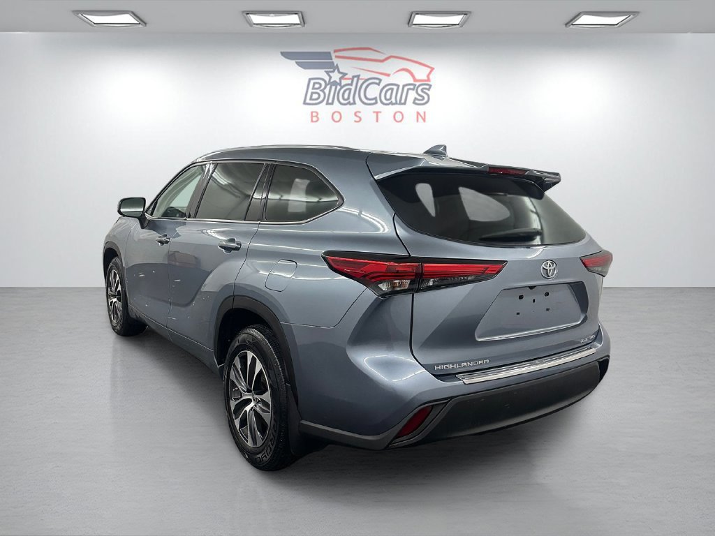 Used 2020 Toyota Highlander XLE AWD/4WD image 6