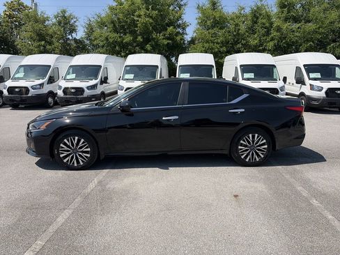 Used 2023 Nissan Altima 2.5 SV w/ SV Premium Package AWD/4WD image 4