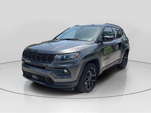 Used 2023 Jeep Compass Latitude w/ Sun and Sound Group AWD/4WD image 3