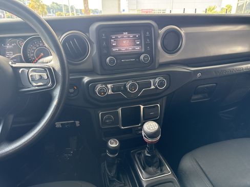Used 2021 Jeep Wrangler Unlimited Sport AWD/4WD image 28