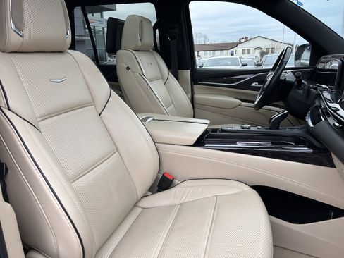 Used 2021 Cadillac Escalade Premium Luxury image 30
