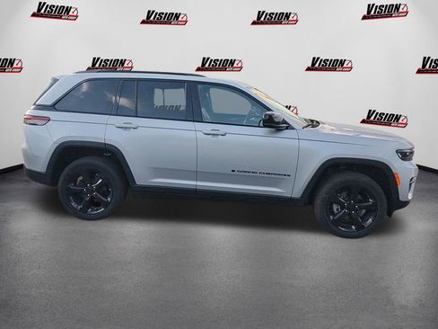 Used 2023 Jeep Grand Cherokee Altitude image 4