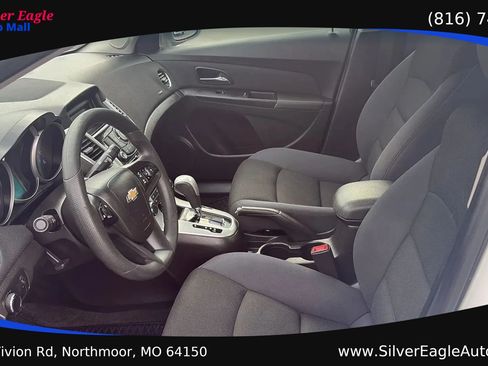 Used 2016 Chevrolet Cruze LT FWD image 9
