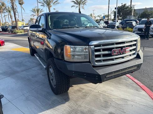 Used 2011 GMC Sierra 1500 SLT w/ SLT Convenience Package AWD/4WD image 30