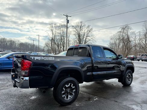 Used 2017 Toyota Tacoma TRD Off-Road w/ Tow Package image 6